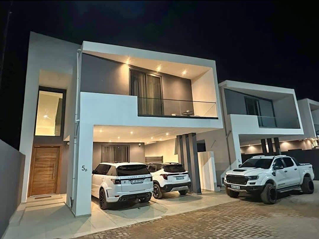 Vende-se Moradia Tipo 4 Bairro de Triunfo