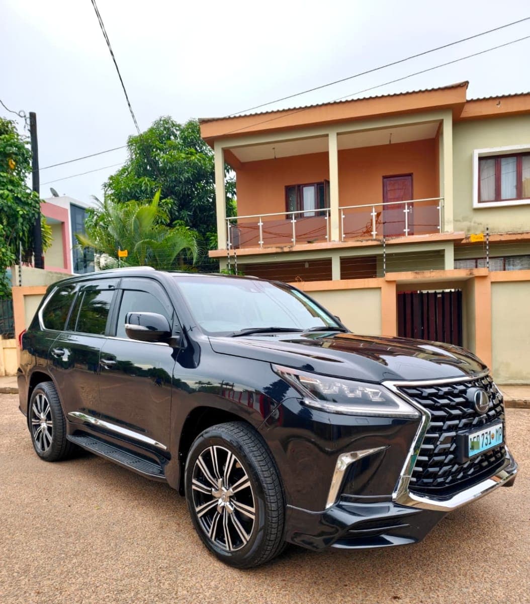 2017 LEXUS LX570